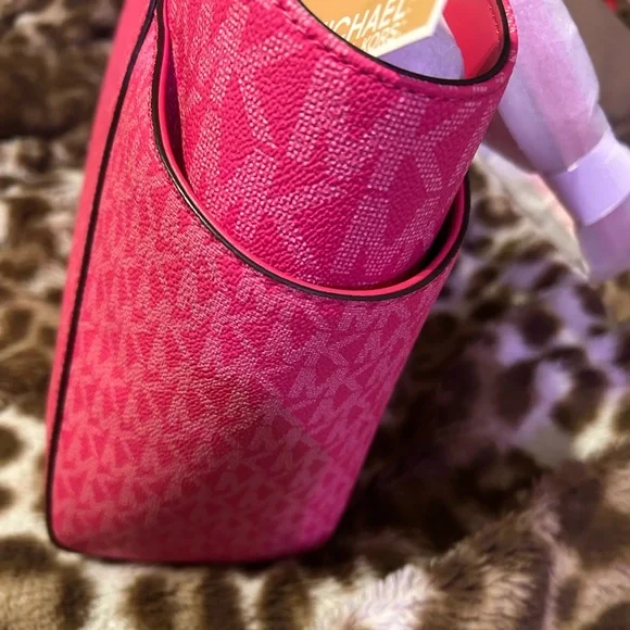 New with tags Pink Micheal Kors Shoulder Tote jet set travel - Picture 7 of 7